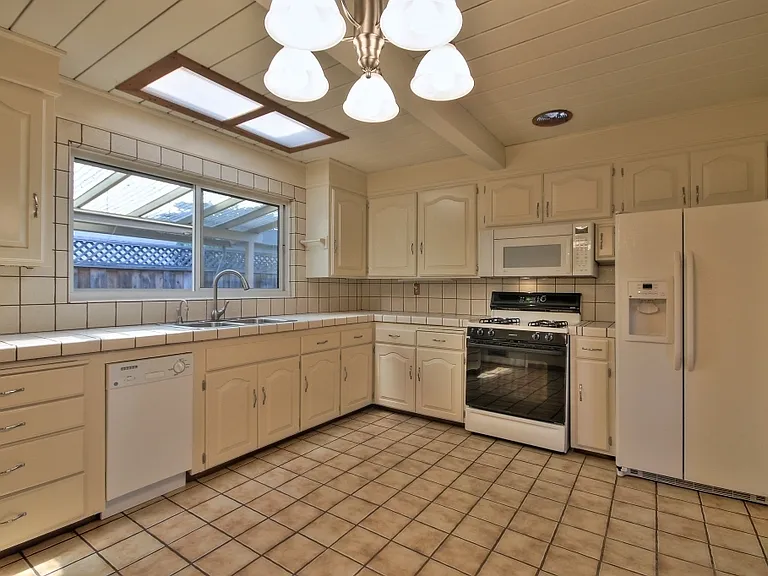 127 Dalma Dr — Photo 8