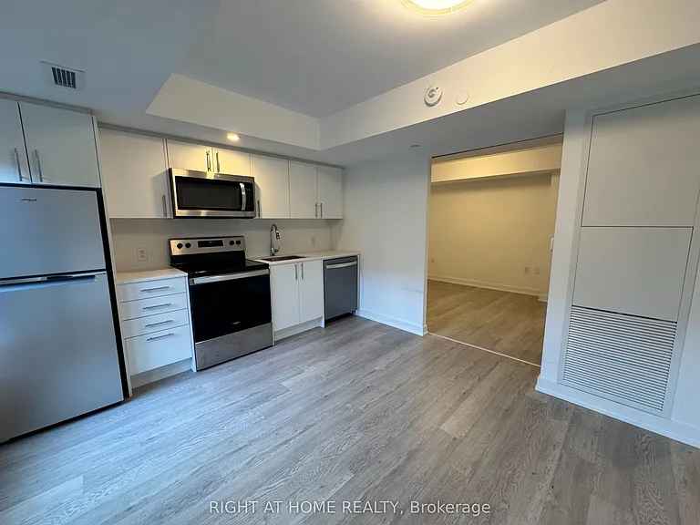 3 Strathgowan Ave #326 — Photo 6