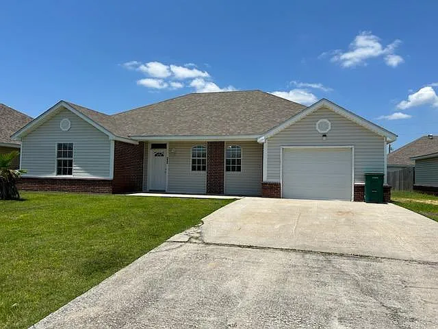 3 bed, 1800 sqft, $1,600 — Photo 1