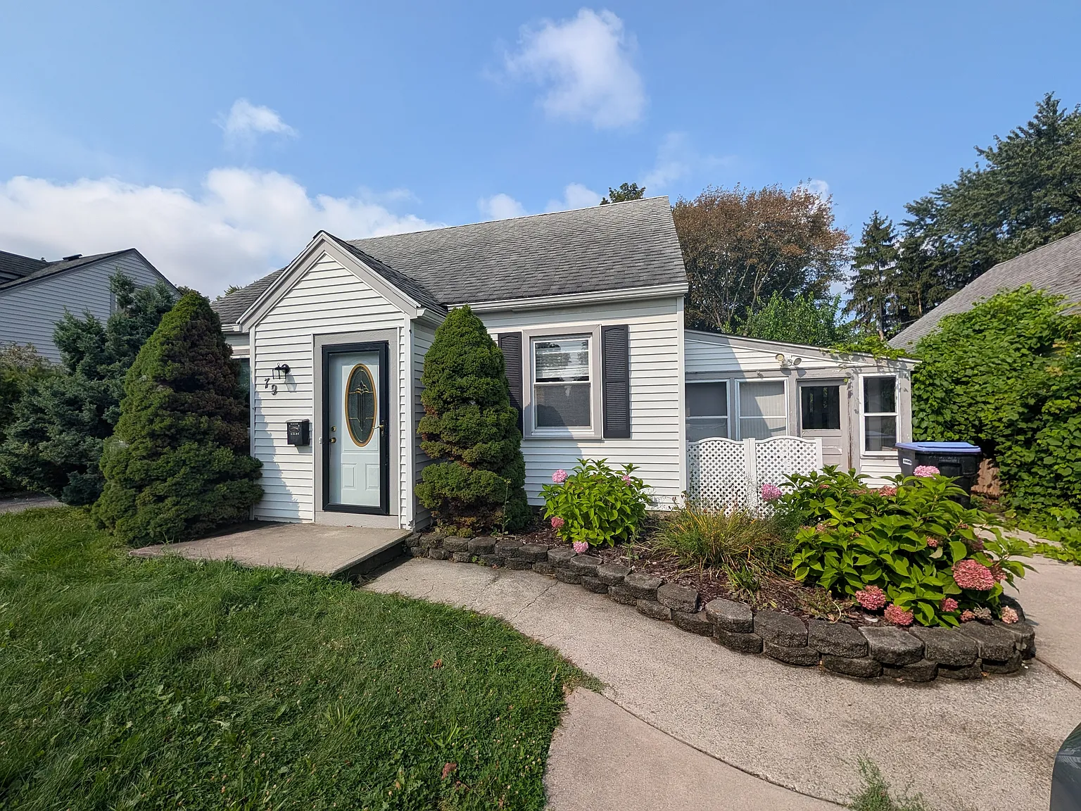 3 bed, 1.5 bath, 1600 sqft, $2,195 — Photo 1