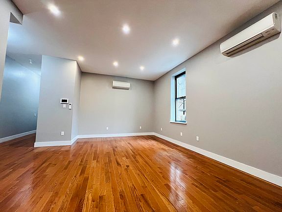 5th image of 139 Tompkins Ave APT 2R
