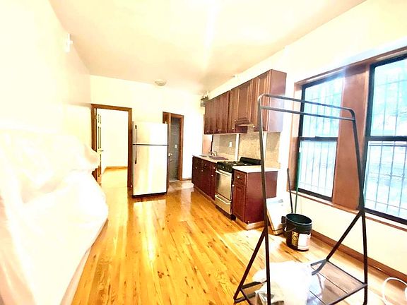 2nd image of 530 E 13th St #2L
