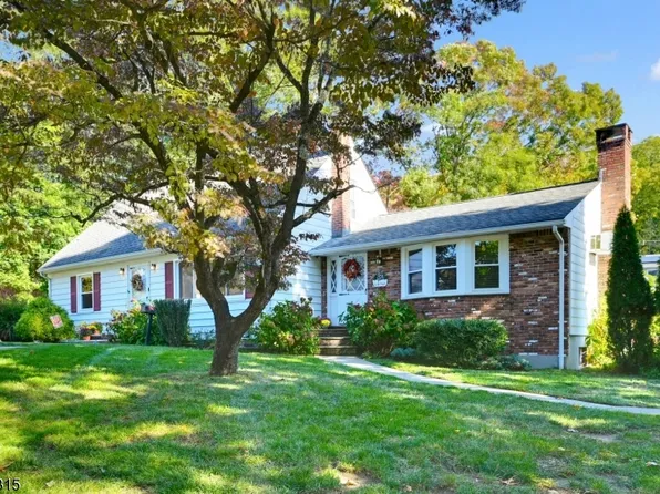 6 Mohawk Ave, Oakland Boro, NJ 07436