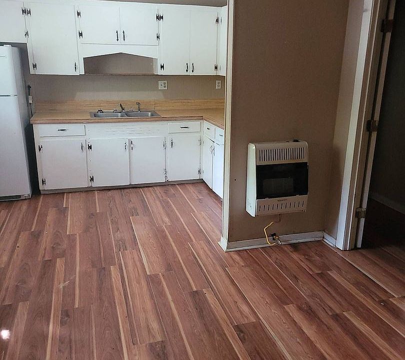 1st image of 310 Lakeside Dr
