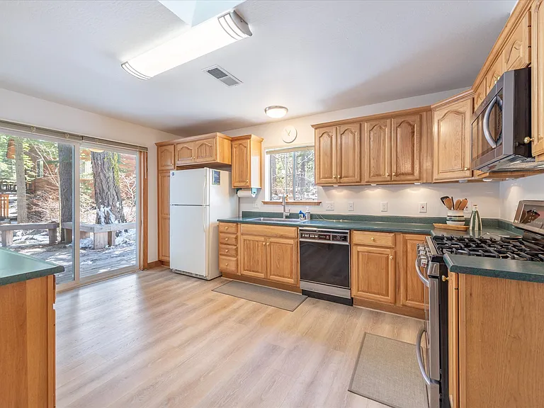 925 Woodside Dr — Photo 12