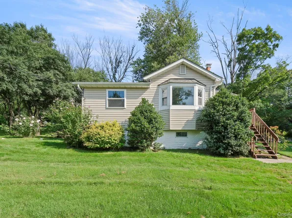 15 Crestwood Trail, Monroe, NY 10950