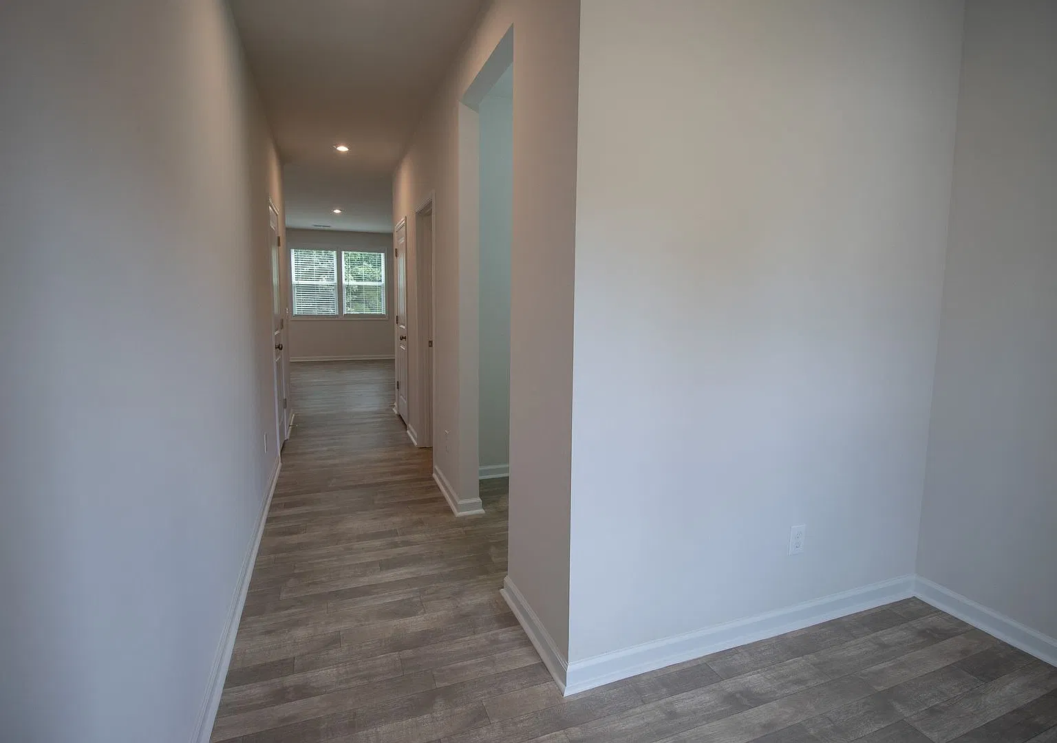 Spacious 4-Bedroom Home - Convenient to Fort Jackson, Shaw Air Force Base & McEntire Joint Nation... — Photo 4