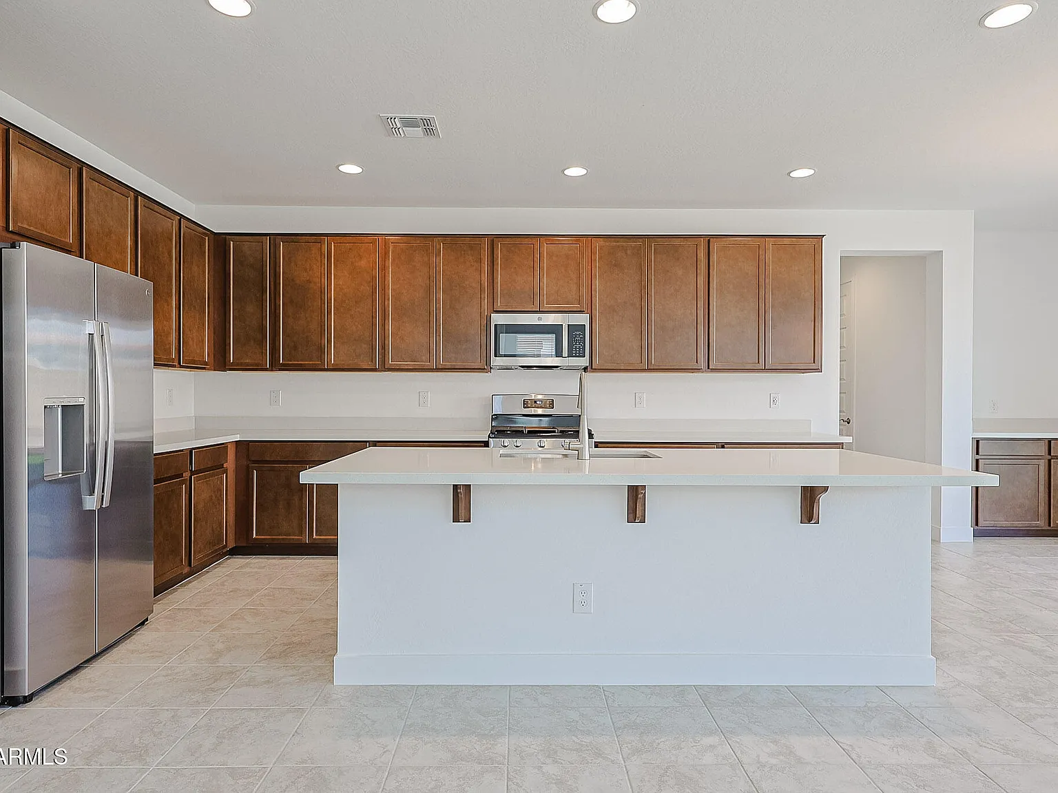 5 bed, 3.0 bath, 2456 sqft, $2,550 — Photo 2