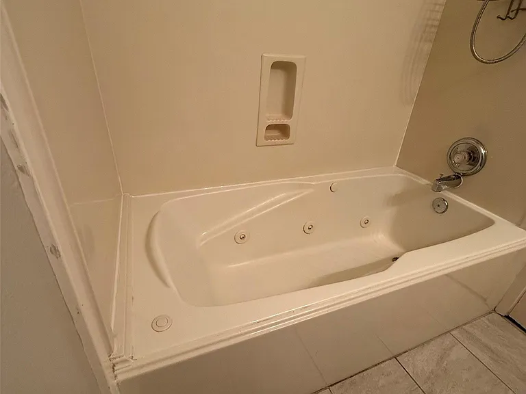 509 Avondale Ln — Photo 10
