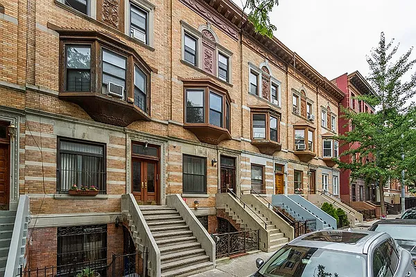 Rented by Dixon Advisory USA Inc. | media 28