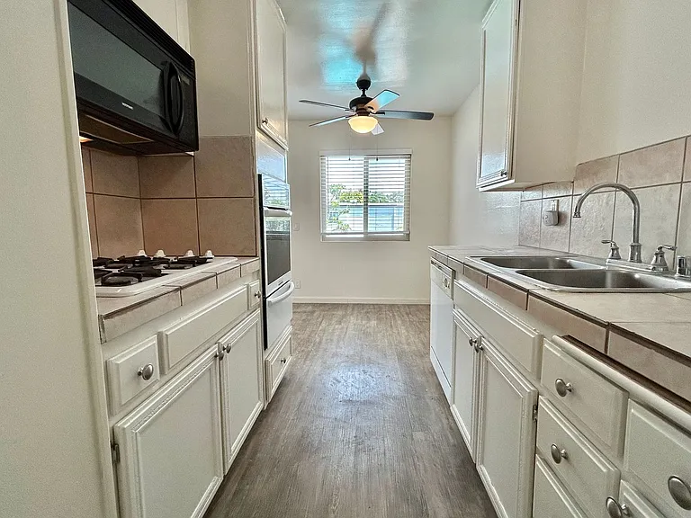 Monte Vista Townhomes — Photo 13