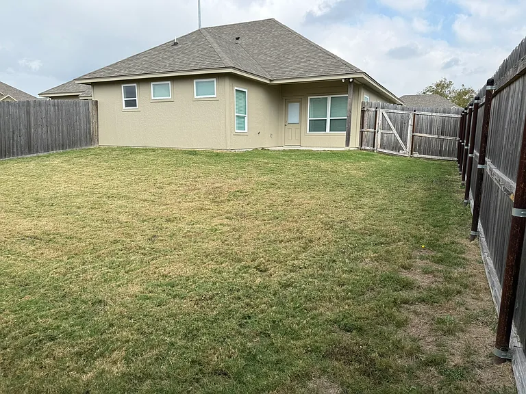 3202 Fenway Cir — Photo 11