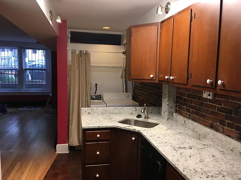 640 E St NE #B — Photo 13
