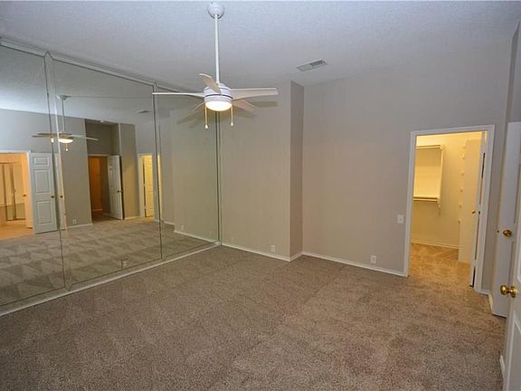 4th image of 7105 Chateau Dr