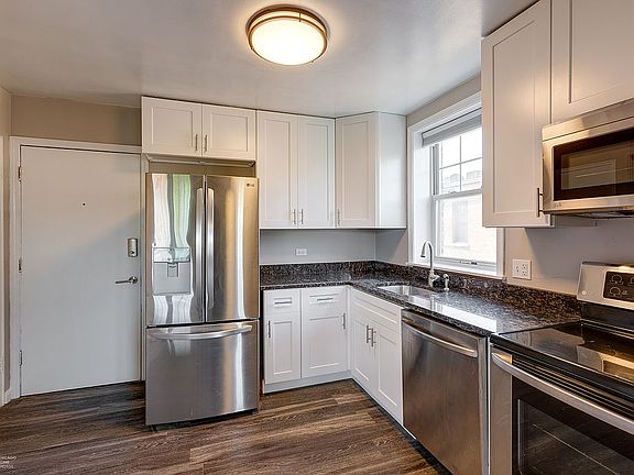 5th image of 2441 W Farragut Ave APT 3A
