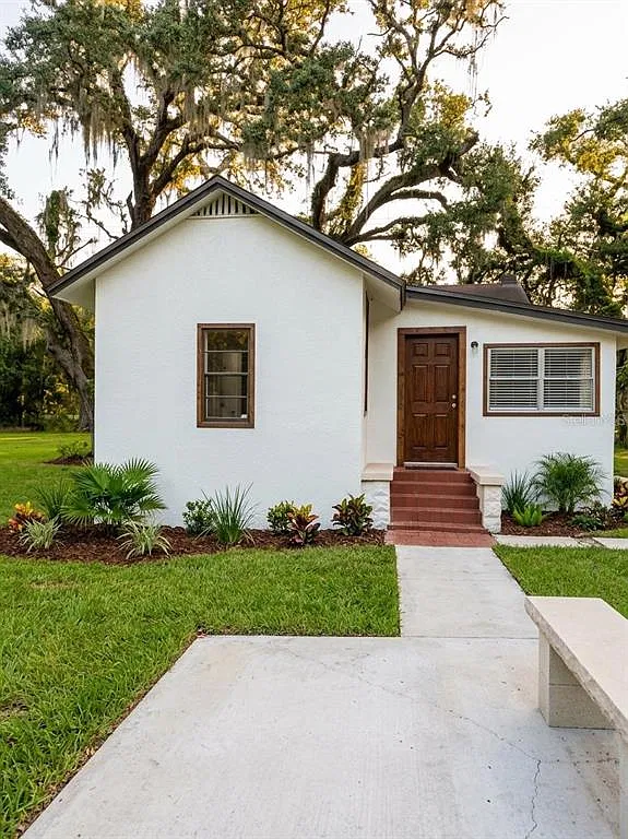 3 bed, 2.0 bath, 1215 sqft, $2,600 — Photo 1