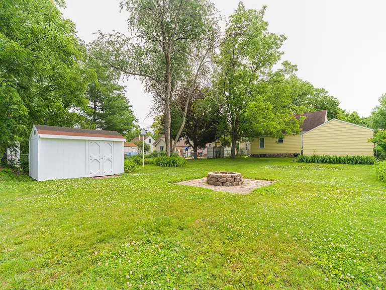 1713 1st Ave NE — Photo 3