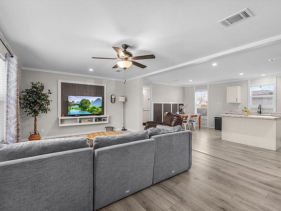 3rd image of 1208 Lindale Ter