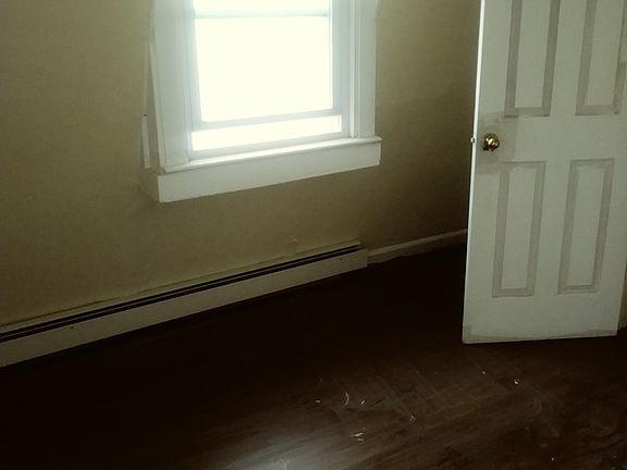 3rd image of 47 Chelsea Ave Floor 3