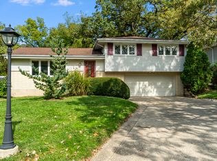 516 Oak Dr, Dundee, IL 60118