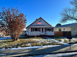 824 6th Ave E, Williston, ND 58801