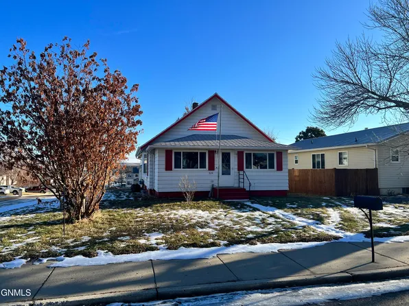 824 6th Ave E, Williston, ND 58801