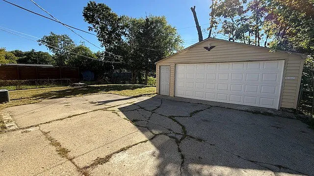 4 bed, 2.0 bath, 1200 sqft, $1,600 — Photo 2
