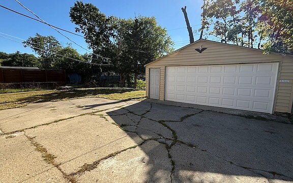 2nd image of 3443 Macarthur Ln