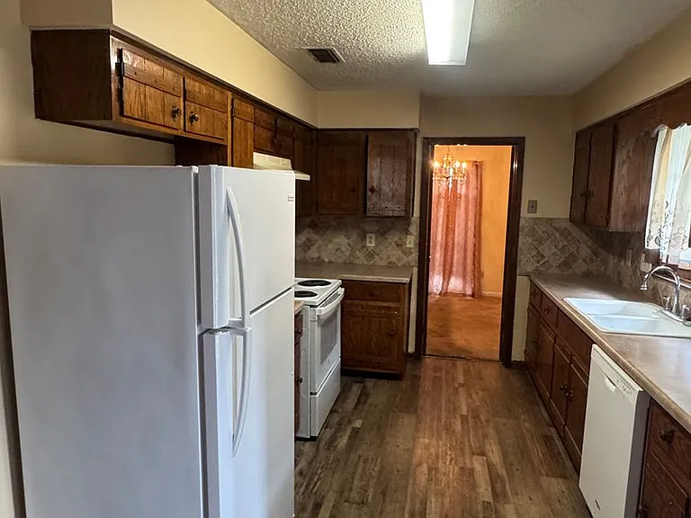 3324 Cross Creek Dr — Photo 2