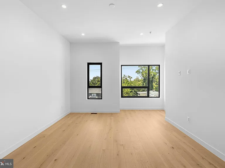 2530 B Elvans Rd SE — Photo 38