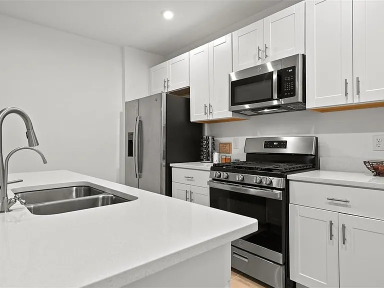 6305 Springmont Loop — Photo 7