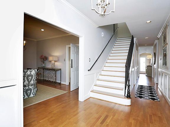2nd image of 10403 Lynbrook Hollow St