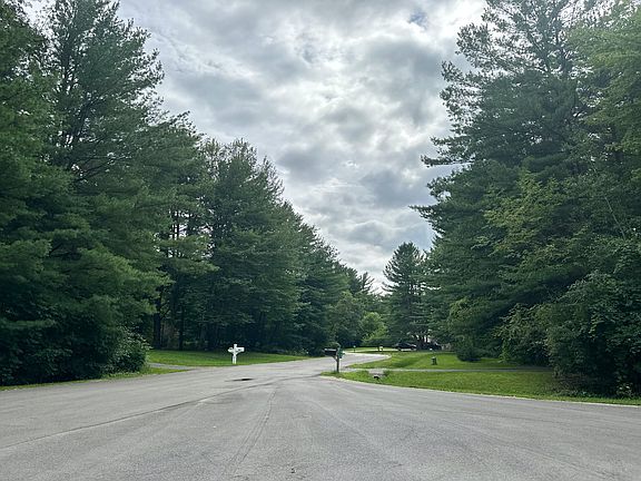 4th image of 1972 N Greenmeadow Ct