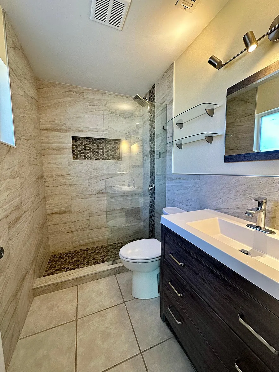 Building Photo - 955 Schumann Dr