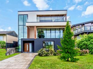 8915 Strathearn Dr NW, Edmonton, AB T6C4C8