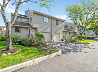 22 Chester Ln, Nanuet, NY 10954