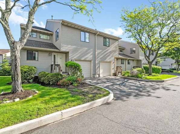 22 Chester Lane, Nanuet, NY 10954