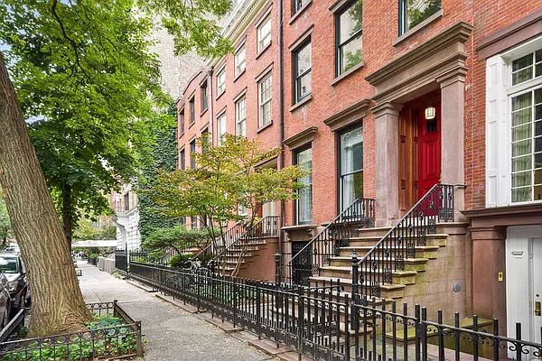 Sold by Compass | media 26