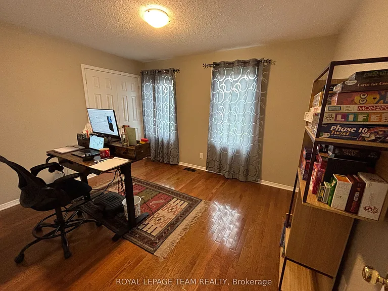 3 Tower Hill Cres — Photo 16