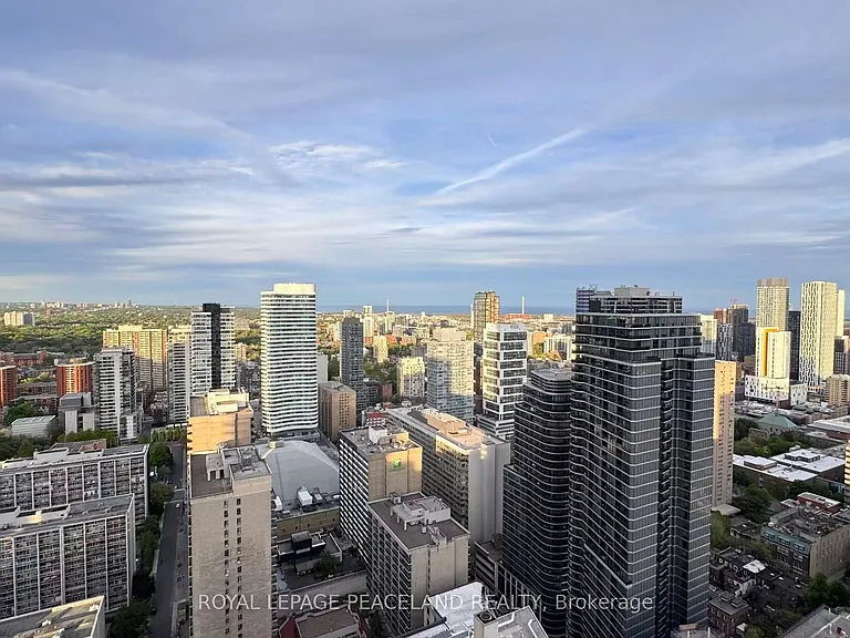 7 Grenville St #4206 — Photo 11