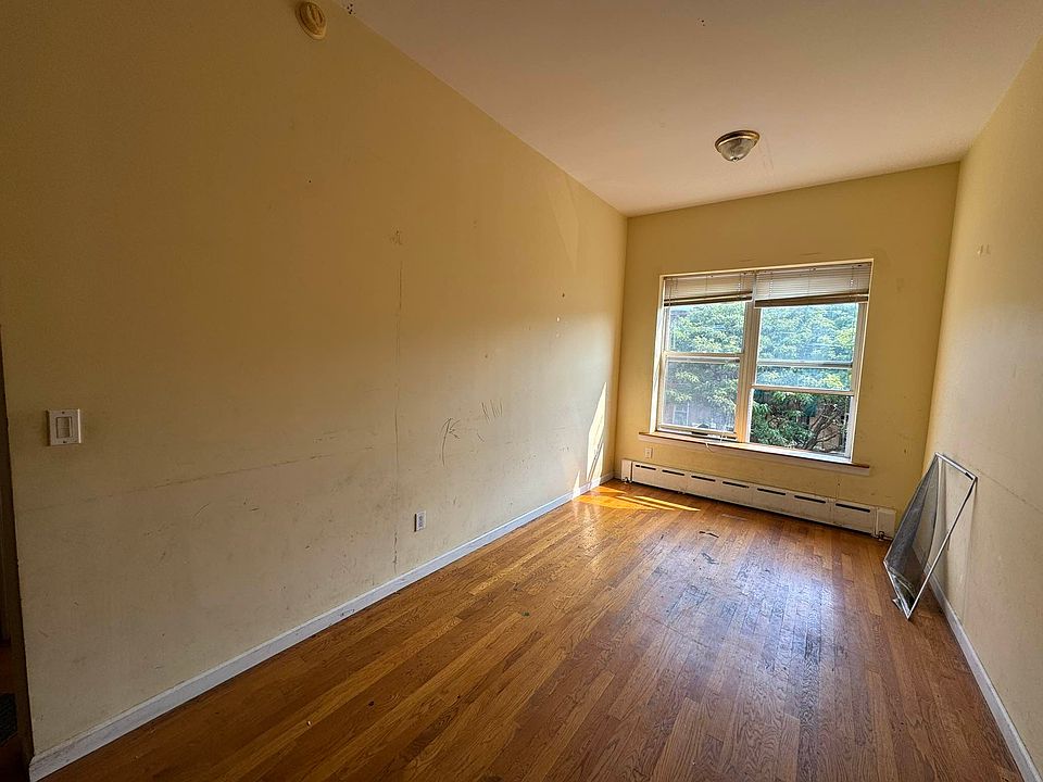 2nd image of 5749 Myrtle Ave #2