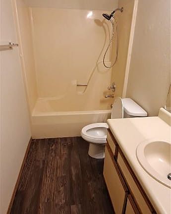 2nd image of 817 E Rachel Ln