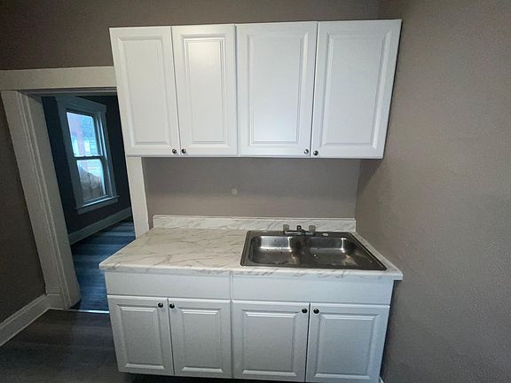 4th image of 36 Midland Ave