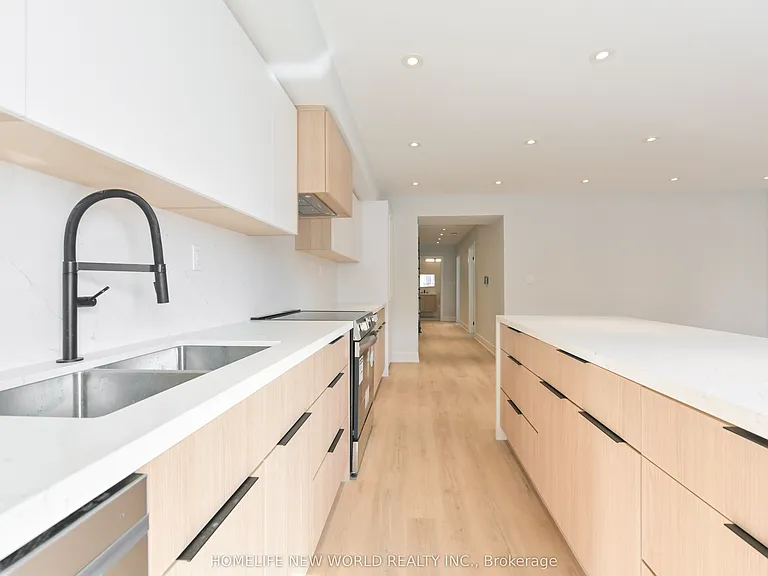 997 Dufferin St #UPPER — Photo 5