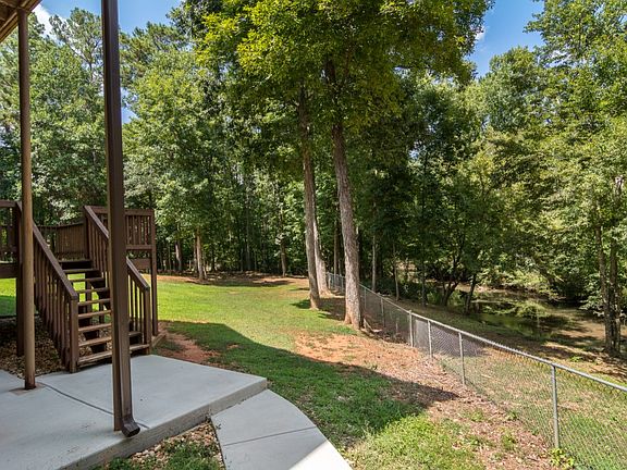 5th image of 130 Bent Arrow Dr