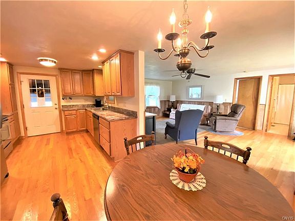 3rd image of 101 Meadow Lane Dr