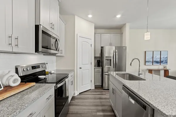 3 bed, 2.5 bath, 1404 sqft, $2,200 — Photo 4