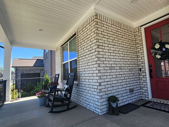 5th image of 145 Newbury Dr