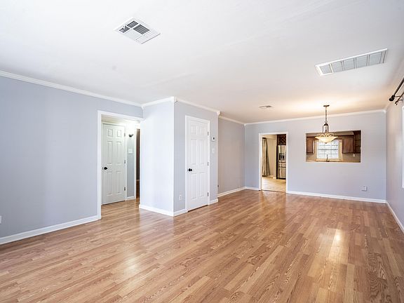 5th image of 1028 Davis Dr