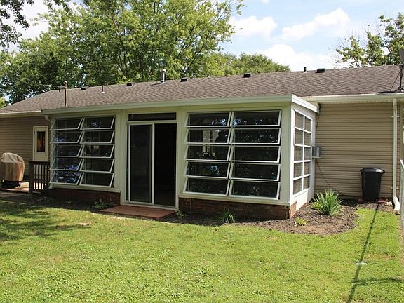 3rd image of 1458 Grimes Cir